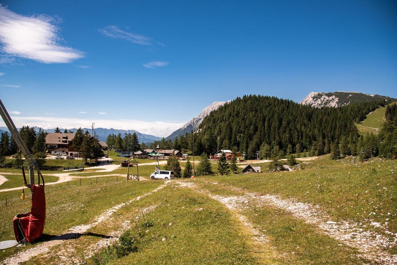 Apartments Zvoh, Krvavec, Ski-In, Ski-Out แซเคลียนาโกเรนสเคม ภายนอก รูปภาพ