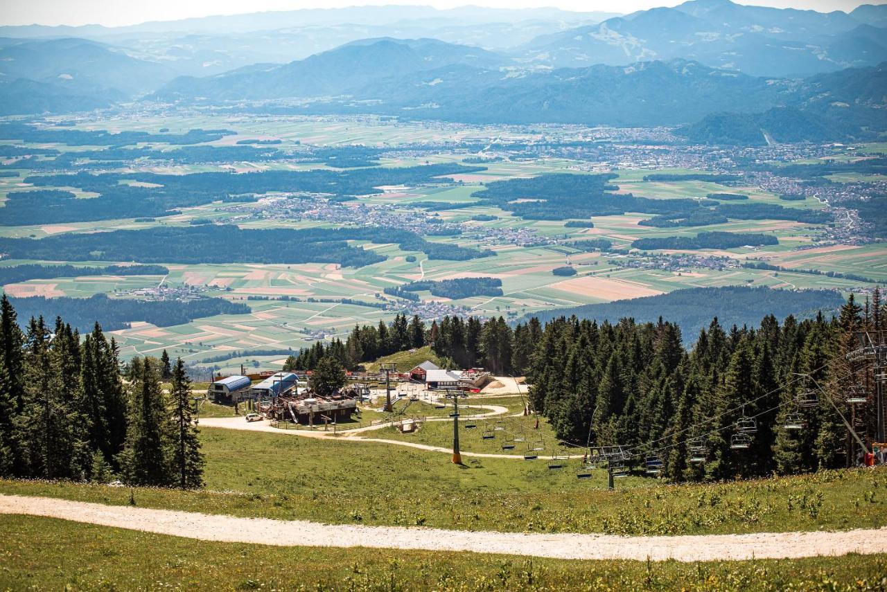 Apartments Zvoh, Krvavec, Ski-In, Ski-Out แซเคลียนาโกเรนสเคม ภายนอก รูปภาพ