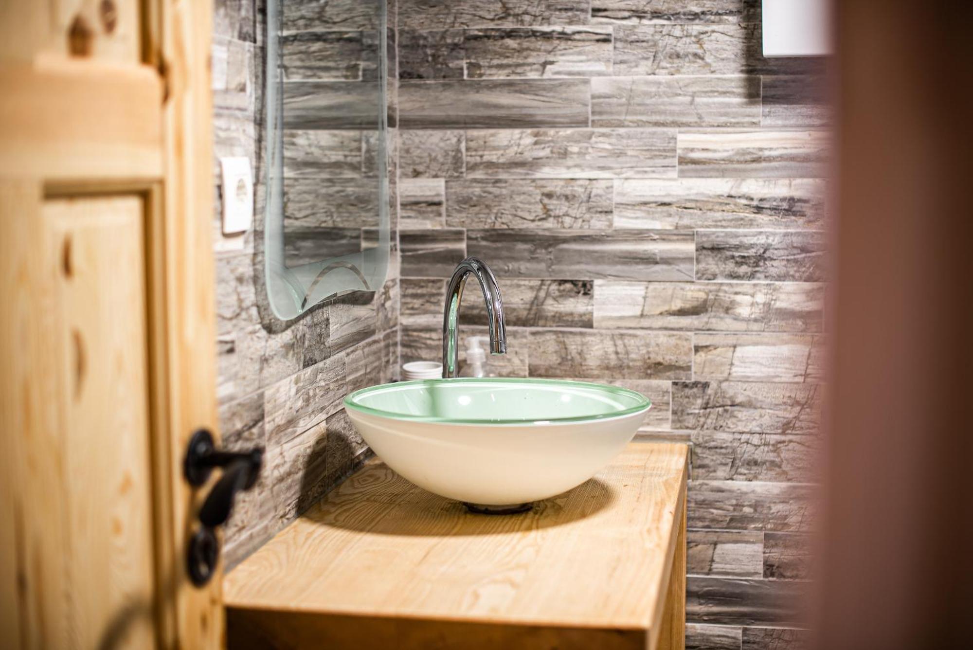 Apartments Zvoh, Krvavec, Ski-In, Ski-Out แซเคลียนาโกเรนสเคม ห้อง รูปภาพ